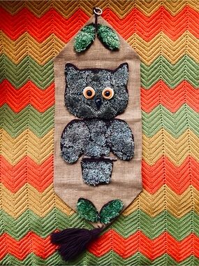 Vintage groovy 70s owl latch-hook rug tapestry wall hanging